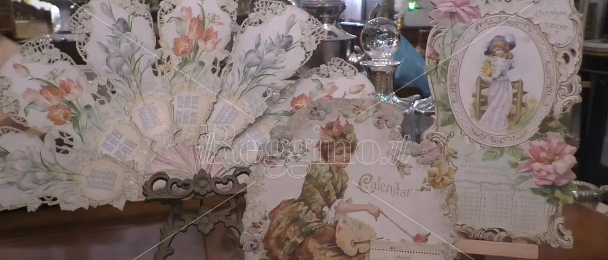 A Reggio il racconto delle epoche attraverso i calendari e i biglietti di auguri - FOTO E VIDEO