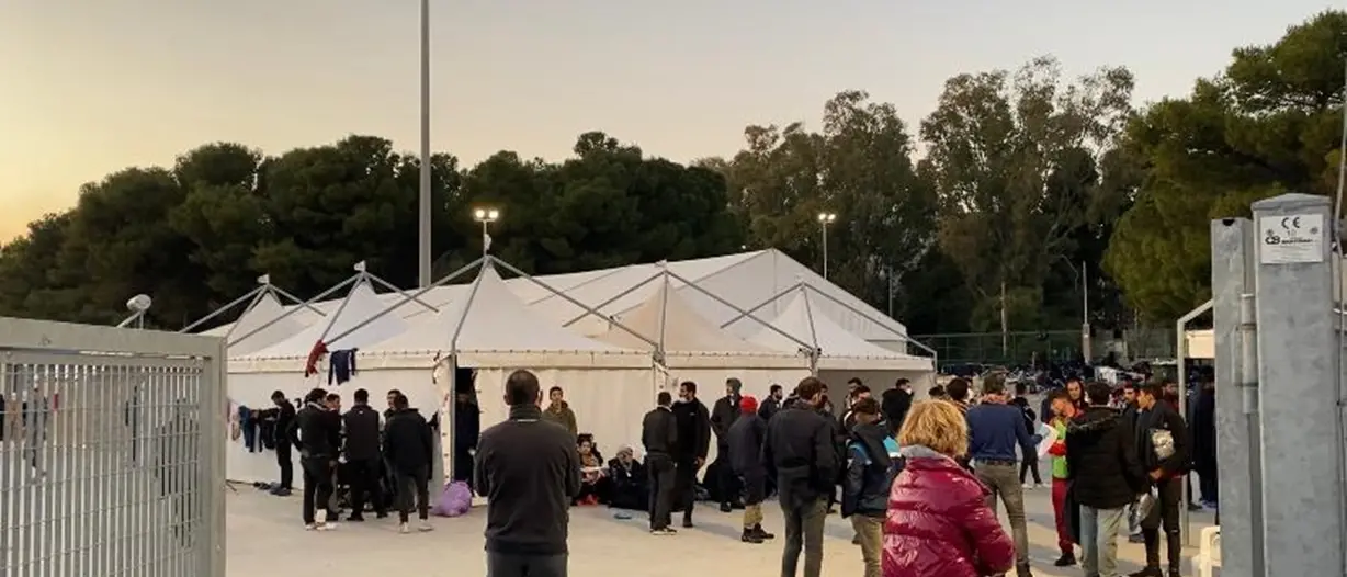 Roccella, 330 migranti salvati negli ultimi tre giorni. E la tensostruttura è già in affanno