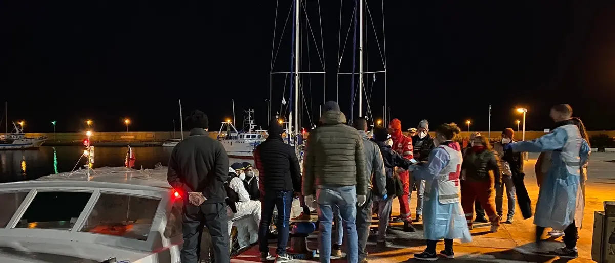 Sbarchi, l’esodo continua: soccorsi nella notte 189 migranti a Roccella