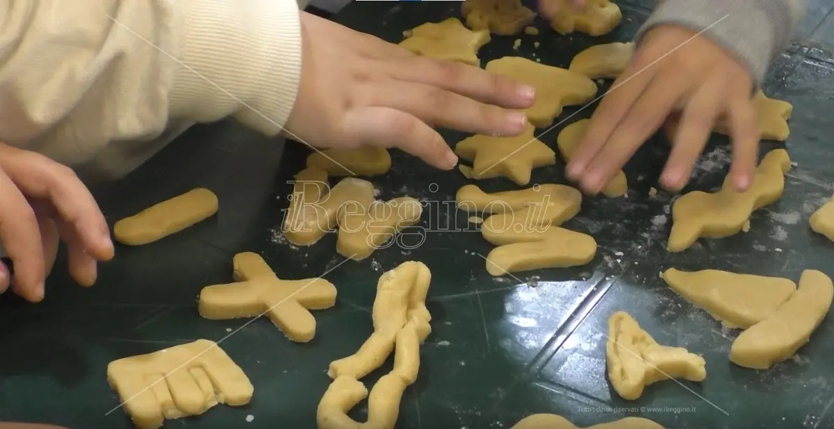 A Reggio la Befana dolce del Corredino sospeso: solidarietà e ... mani in pasta - VIDEO