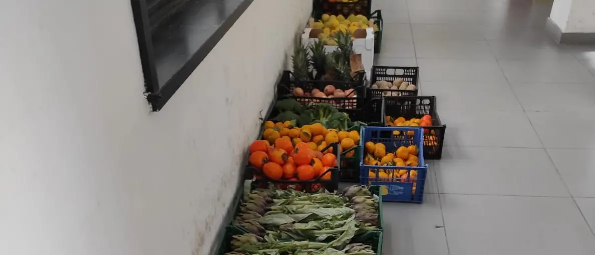 Reggio, sequestrato un quintale di frutta e verdura venduto illegalmente al mercato
