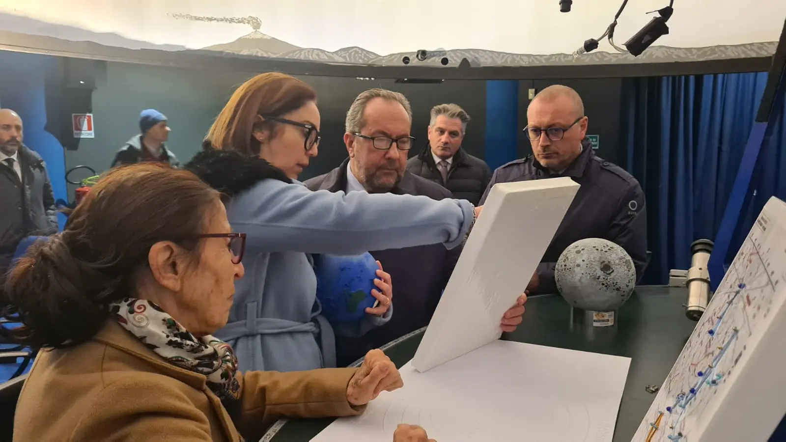 Le magie del Planetarium Pythagoras conquistano anche il Prefetto Mariani