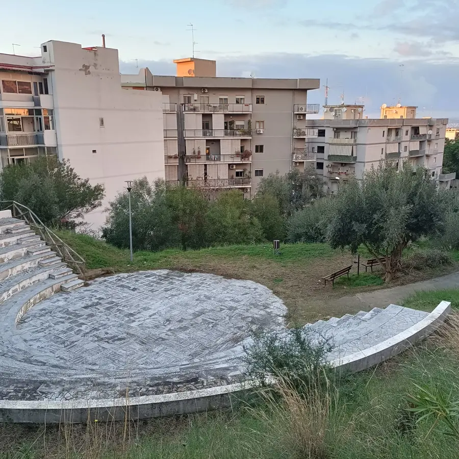 Collina degli Angeli a Reggio, i volontari della Comunità di Via Giudecca fanno pulizia