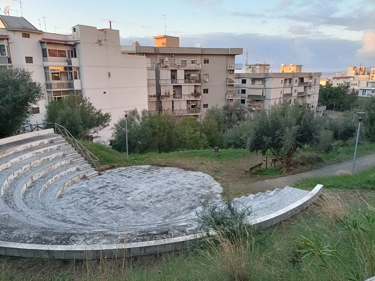 Collina degli Angeli a Reggio, i volontari della Comunità di Via Giudecca fanno pulizia