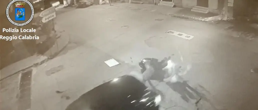 Catona, travolge due sedicenni in motorino e fugge: denunciato 24enne - VIDEO