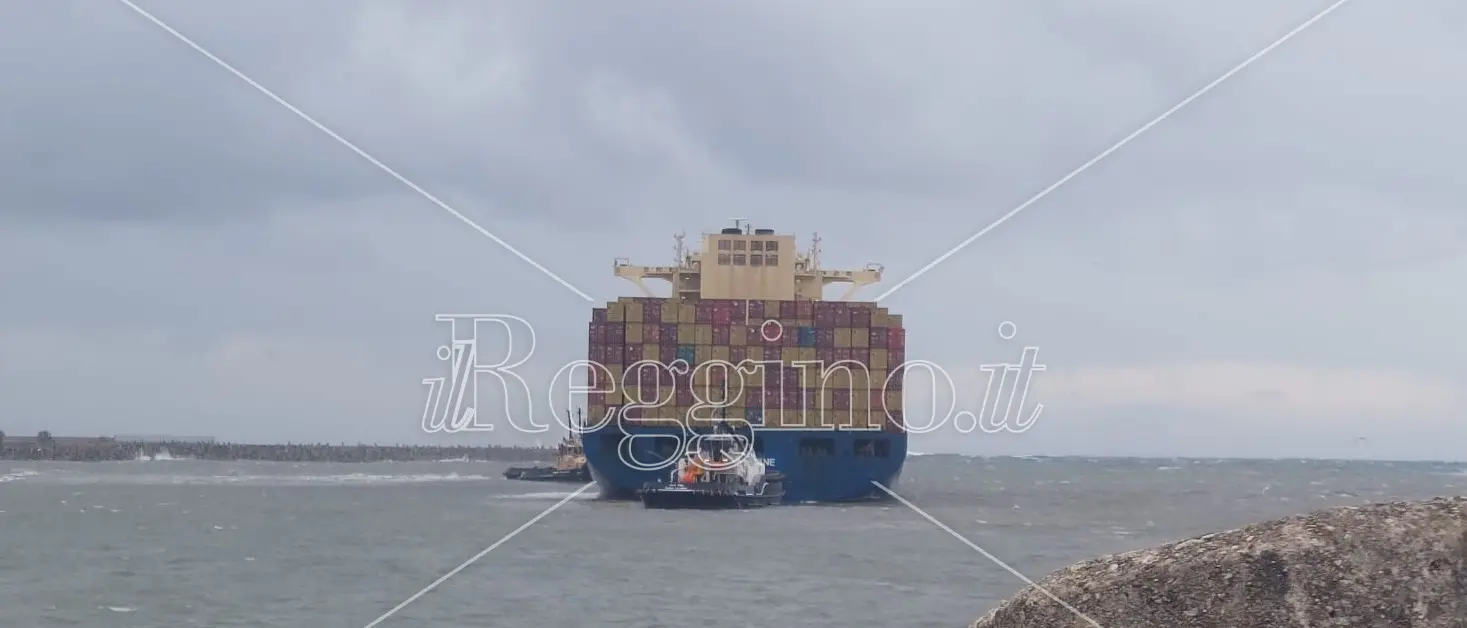 Porto di Gioia Tauro, liberata la nave incagliata al molo