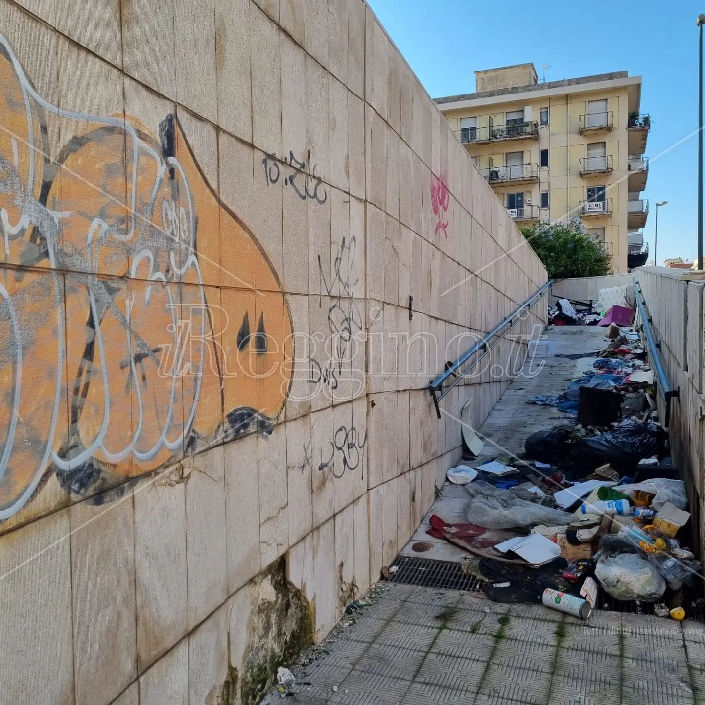 Reggio, tomba ellenistica ancora invasa dai rifiuti