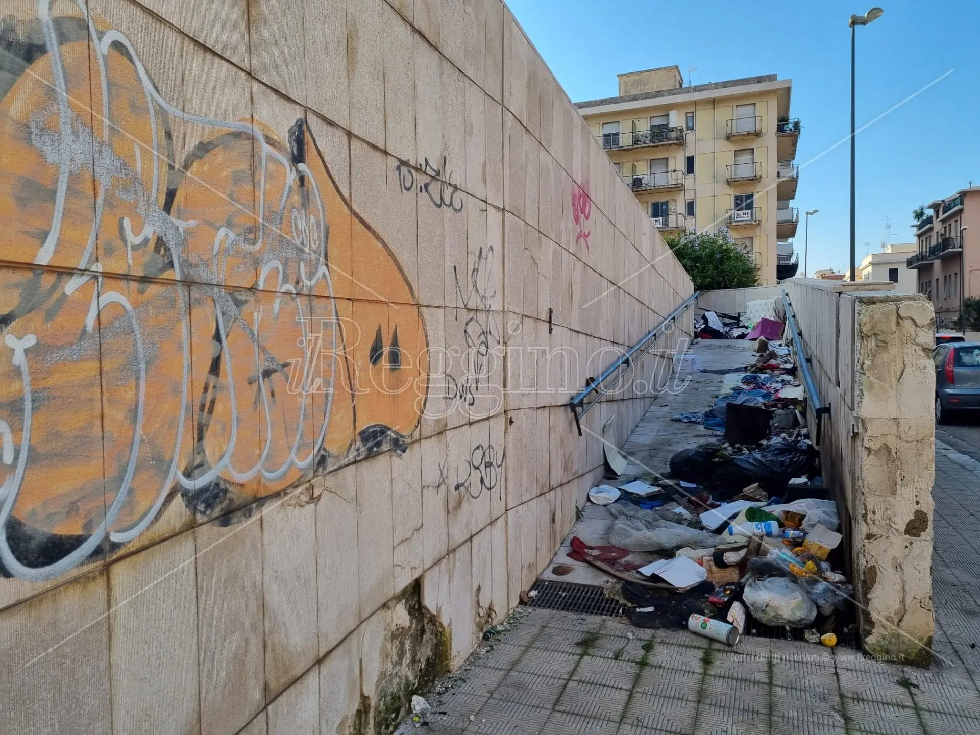 Reggio, tomba ellenistica ancora invasa dai rifiuti