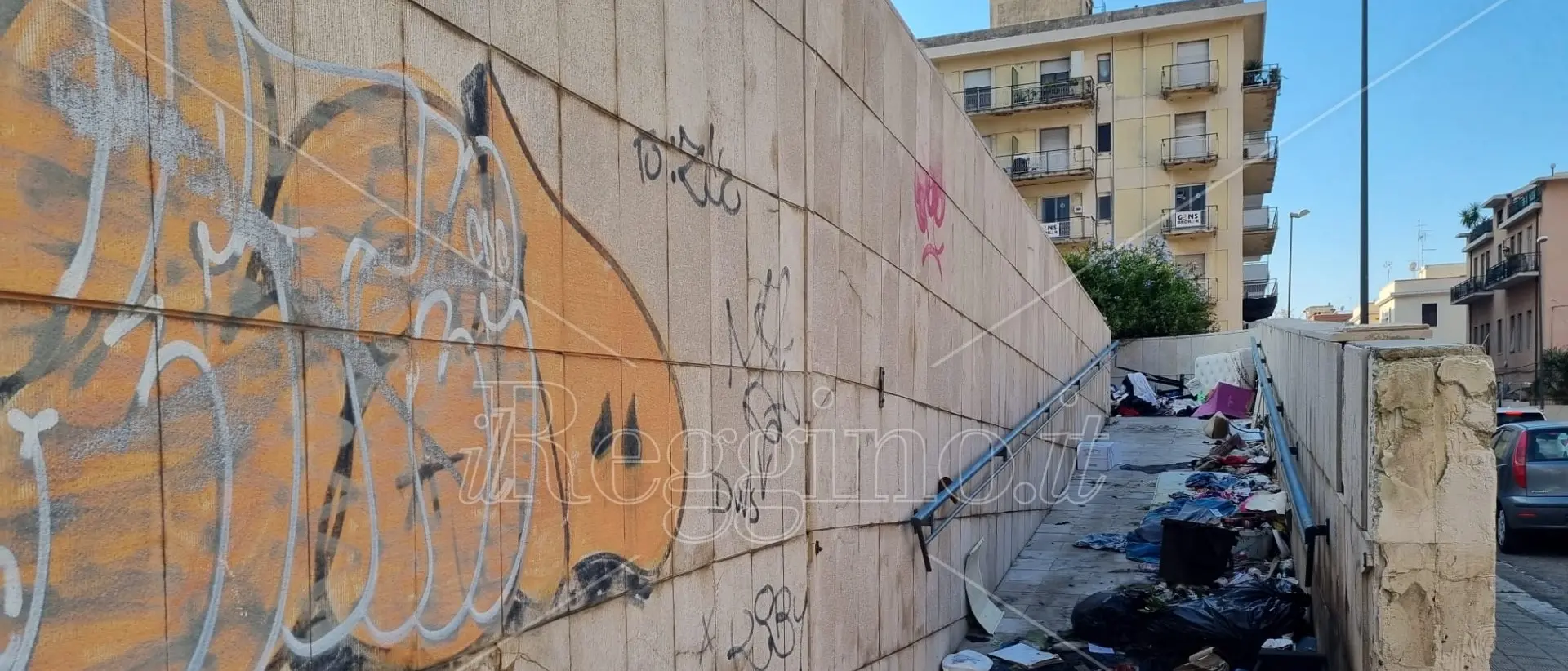 Reggio, tomba ellenistica ancora invasa dai rifiuti