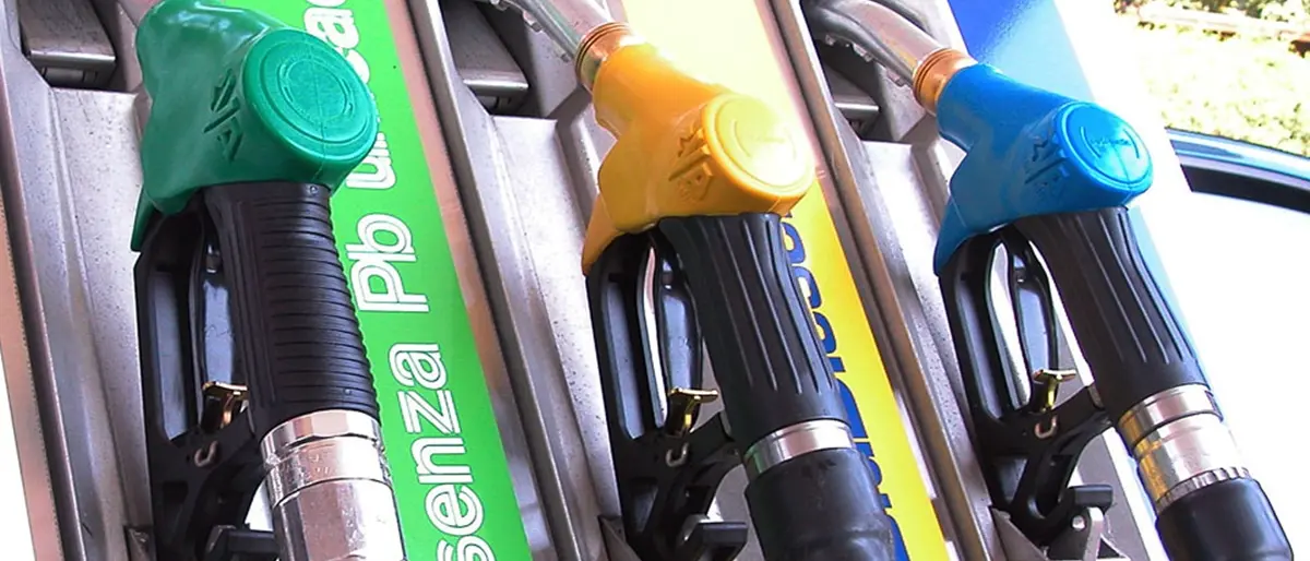 Caro carburanti, benzinai reggini di Confesercenti alla politica: «Noi penalizzati»