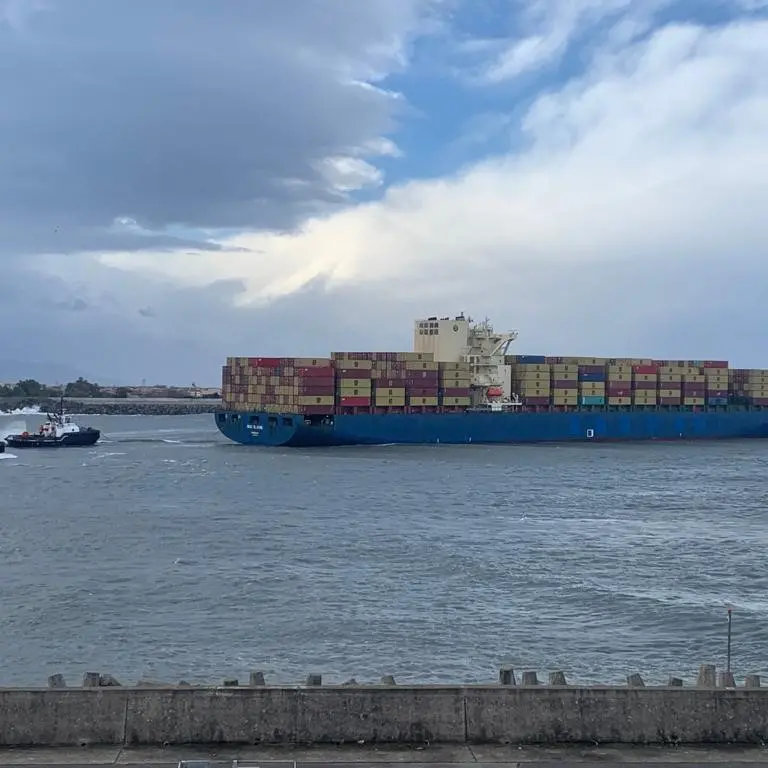 Porto di Gioia Tauro, nave disincagliata e scalo operativo