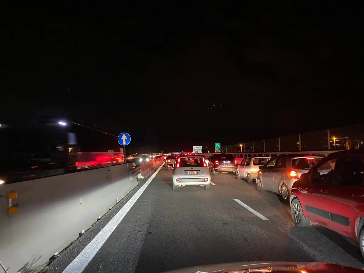 Reggio, scontro tra due auto sulla A2: coda di 2 km