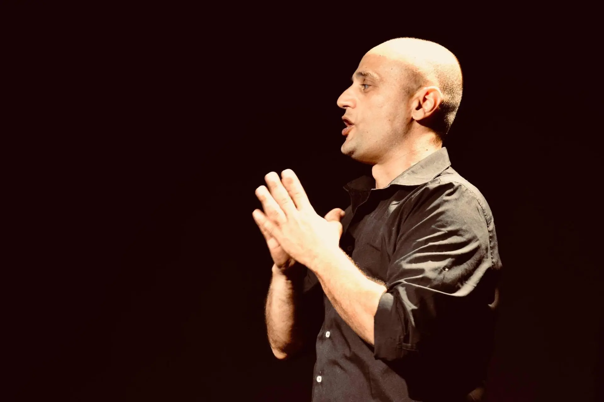 Reggio, Marco Cavallaro al Cilea con l'esilarante commedia \"Amore sono un po’ incinta\"