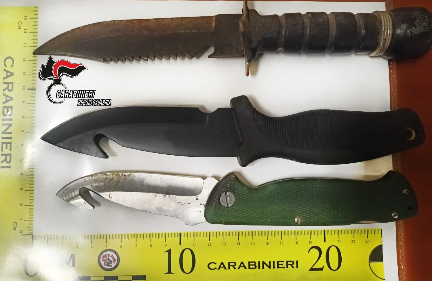 Cataforio, beccato con armi e munizioni: denunciato un 61enne