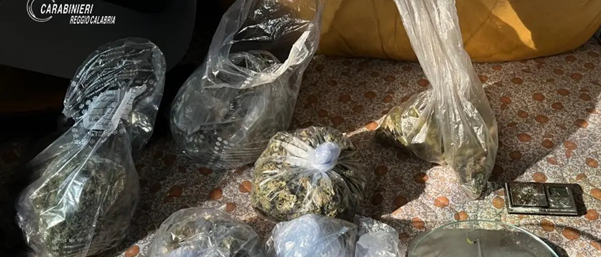 Reggio, con la droga nell'armadio: 31enne in manette