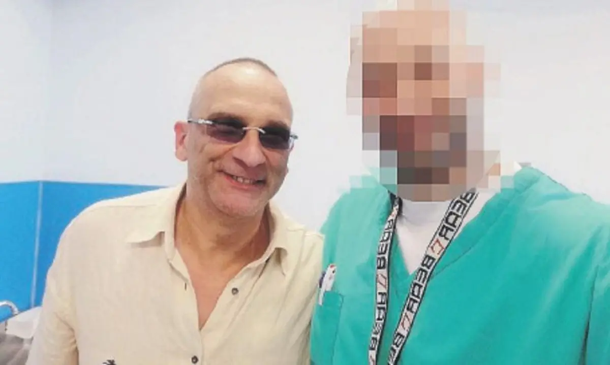 Arresto Messina Denaro, spunta un selfie con un infermiere