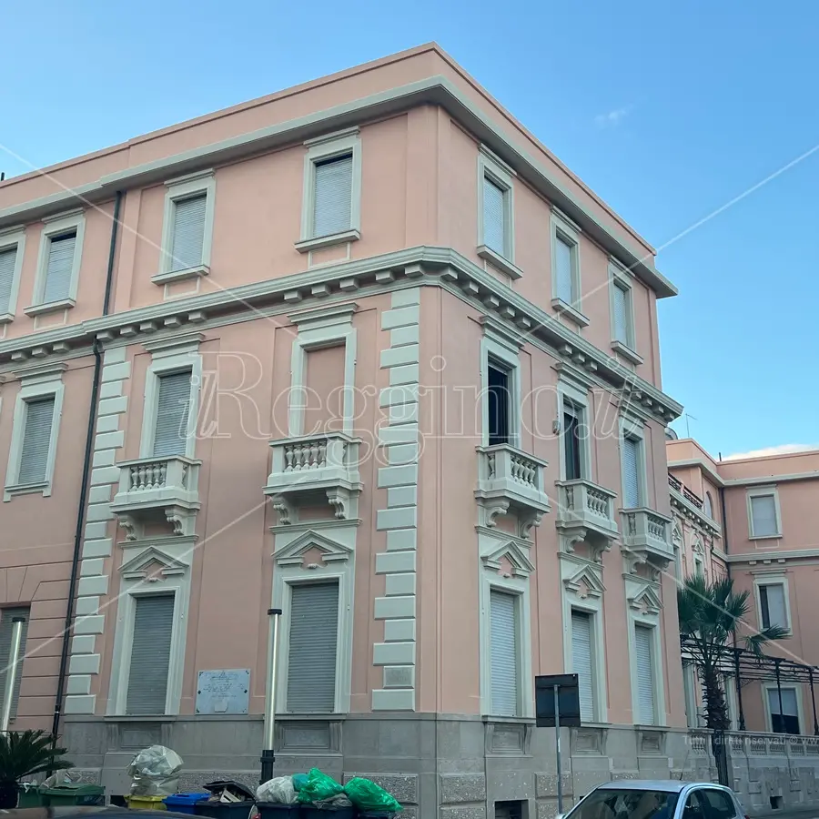 Reggio, completato il restyling esterno del Miramare. E adesso? - FOTO e VIDEO