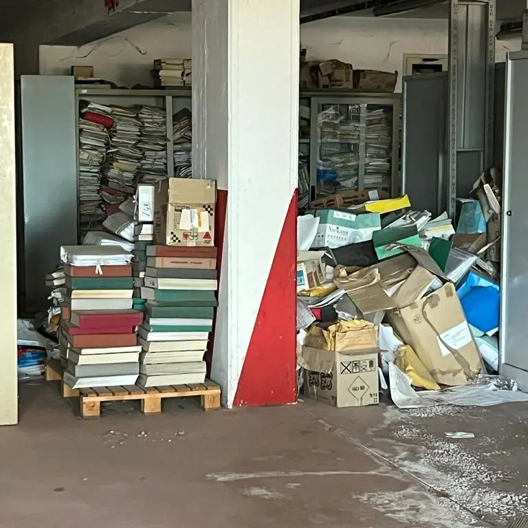 Regione, la Csa-Cisal: «Deposito lasciato all'incuria e al degrado, un altro spreco di soldi pubblici» - VIDEO