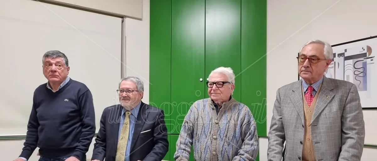 Piazza De Nava a Reggio, il Comitato: «Serve solo restauro conservativo» - VIDEO