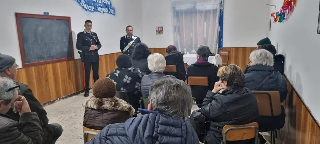 Contrasto alle truffe, i carabinieri di Cataforio incontrano gli anziani