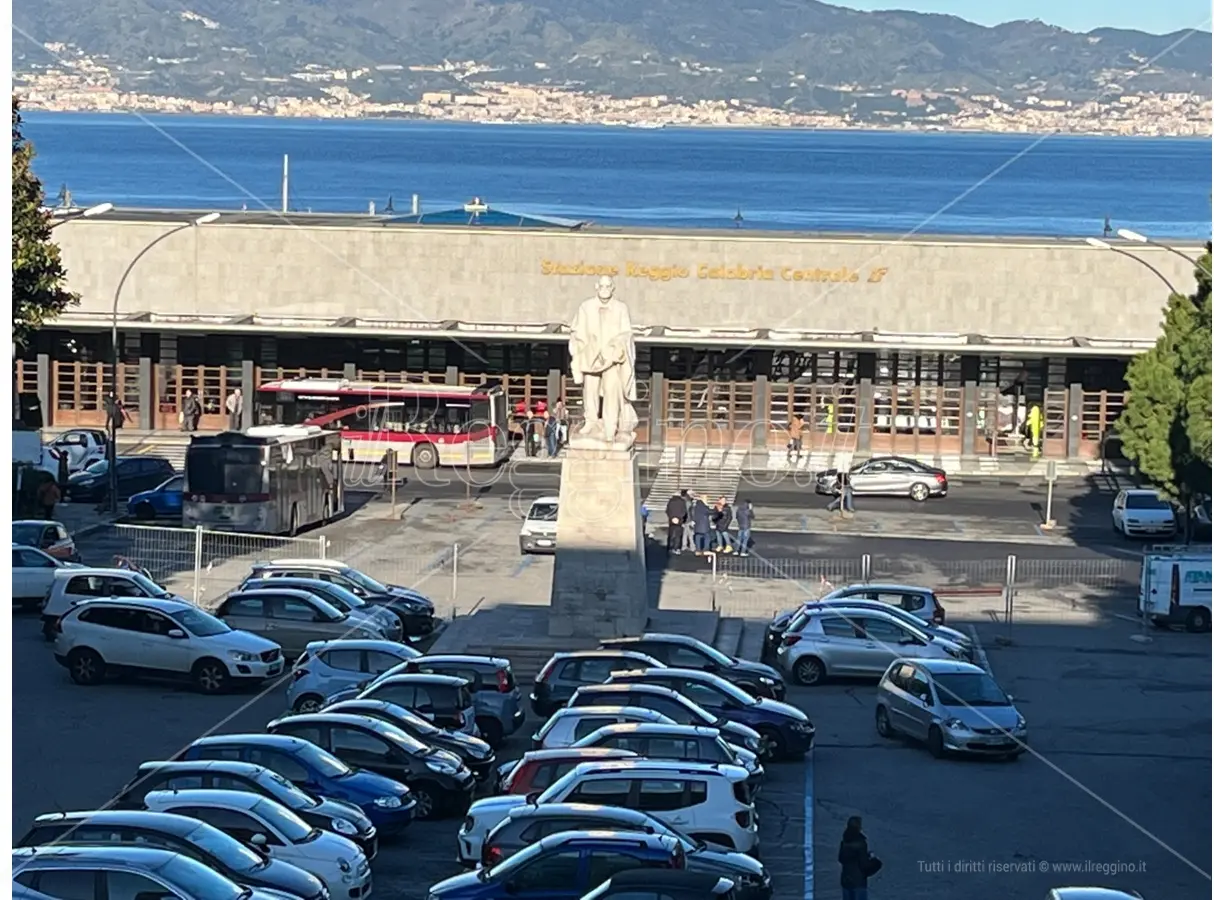 Piazza Garibaldi a Reggio, con l'inizio dei lavori mancano i parcheggi