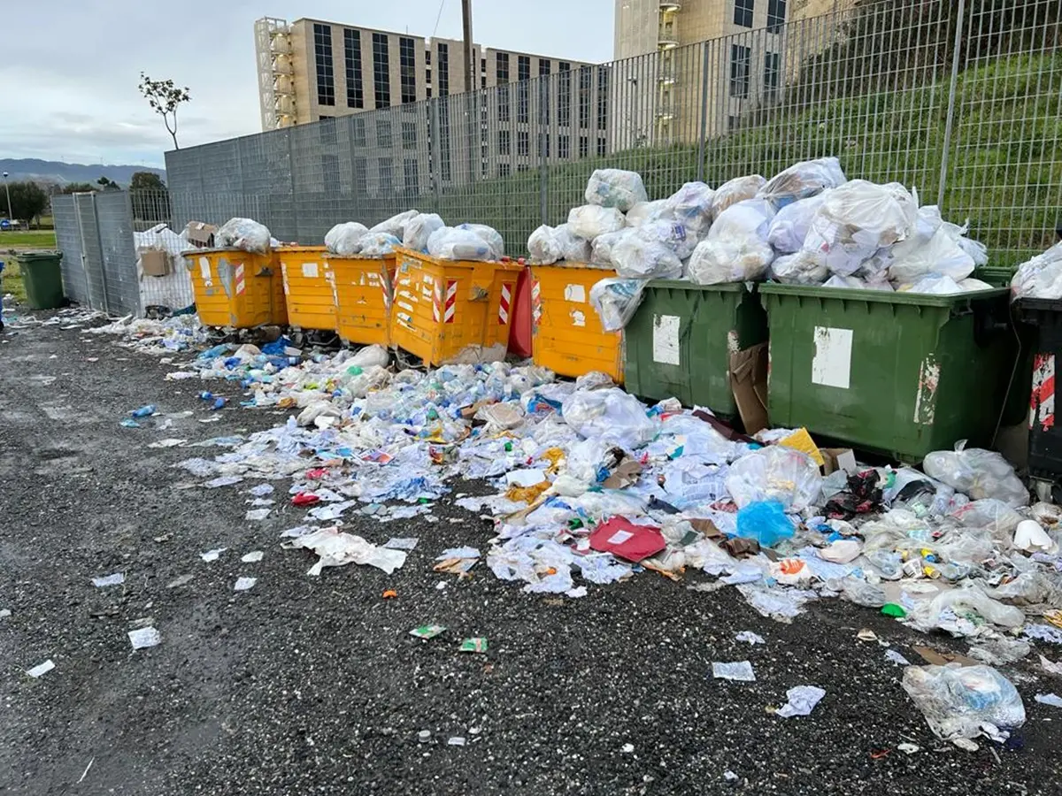 Regione Calabria, allarme rifiuti in Cittadella - FOTO E VIDEO