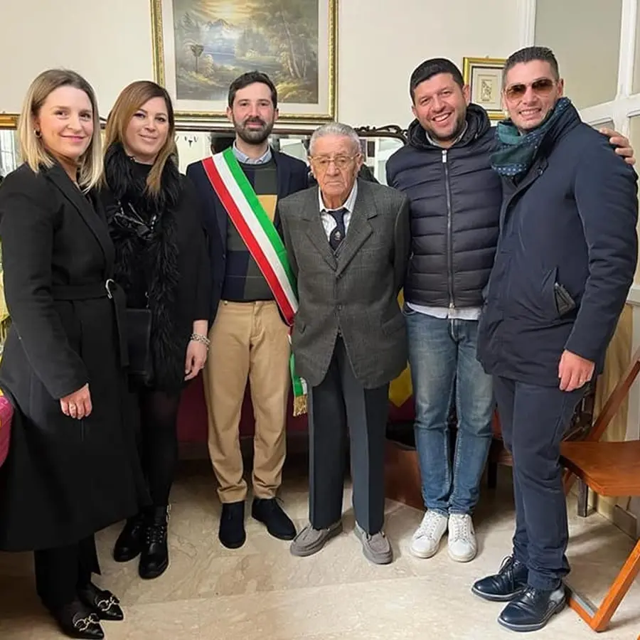 Palmi, festa grande per i 100 anni del noto sarto Domenico Carrozza