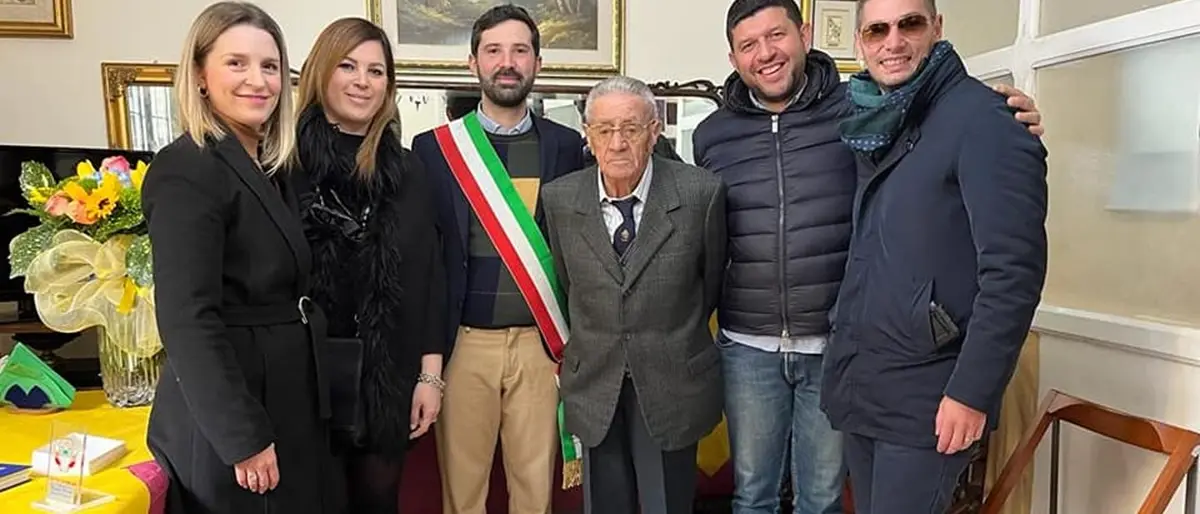 Palmi, festa grande per i 100 anni del noto sarto Domenico Carrozza