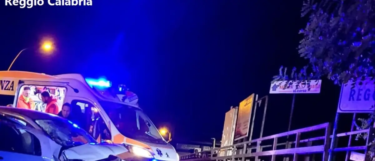 Neo patentato ubriaco, incidente nella zona sud di Reggio: tre feriti - VIDEO