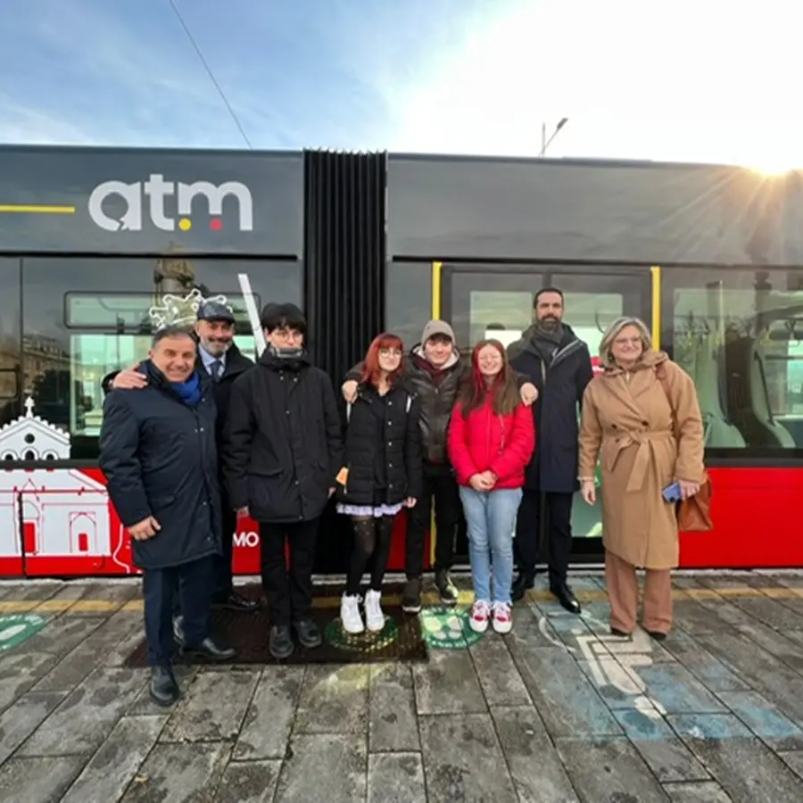 Messina, da oggi la fermata Municipio del tram e un'altra vettura tranviaria