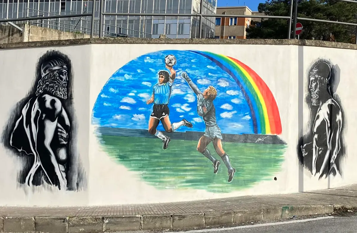 Polistena, completato il murales \"rivoluzionario\". Tripodi: «Monito contro la guerra e inno alla pace»