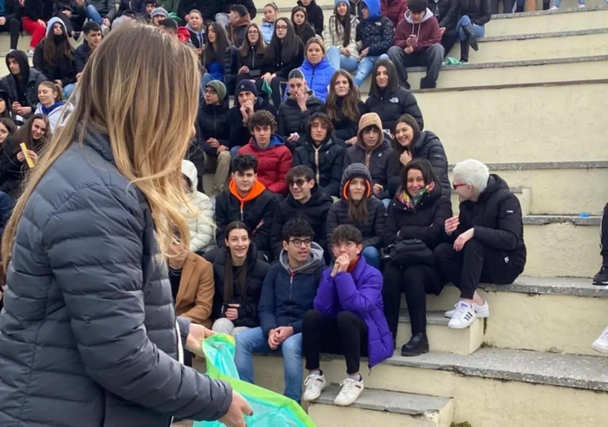 Lady Inzaghi scuote Reggio: «Con 1.500 ragazzi ho pulito il lungomare, ma dal Comune neanche un grazie»