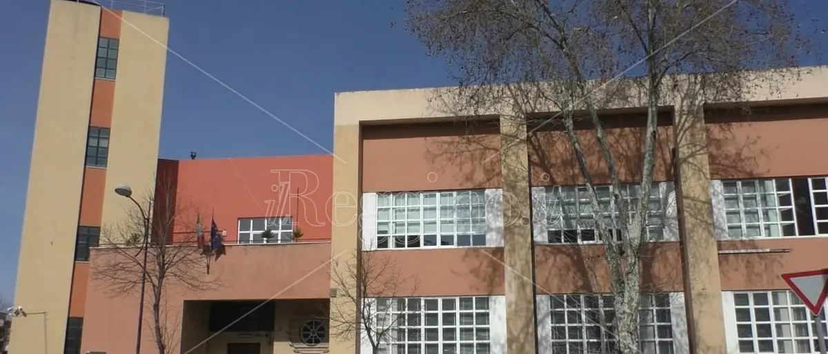 Raccolta rifiuti a Reggio, il Tar rinvia al 19 aprile per la trattazione nel merito