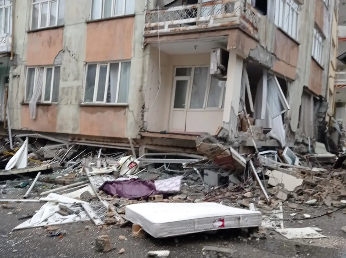 Reggio, terremoto tra Siria e Turchia: «La notte in strada mentre la terra tremava»
