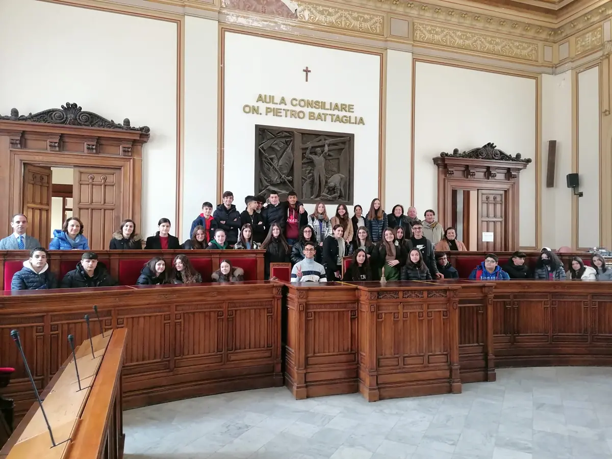 Reggio, gli studenti del \"Da Vinci\" in visita a palazzo San Giorgio