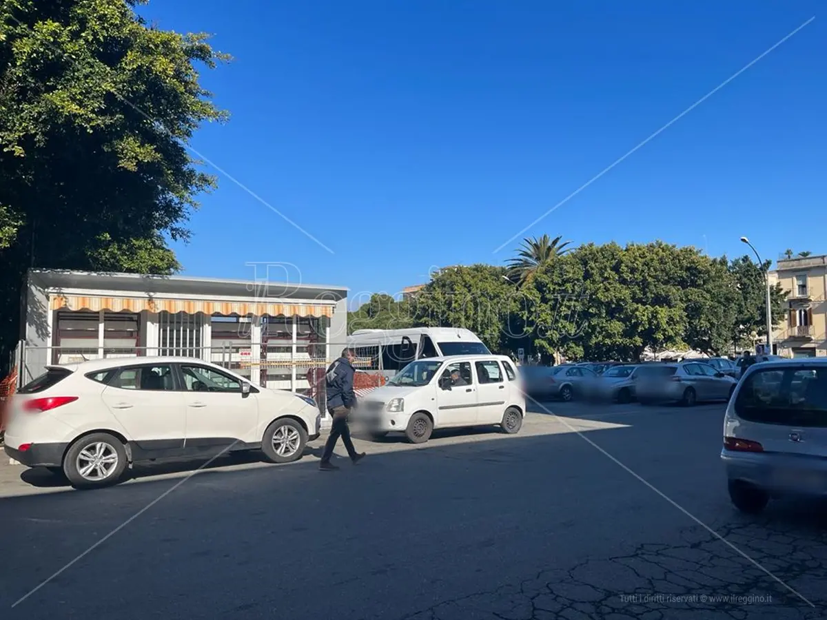 Reggio, degrado e insicurezza in zona piazza Garibaldi: la denuncia di una cittadina