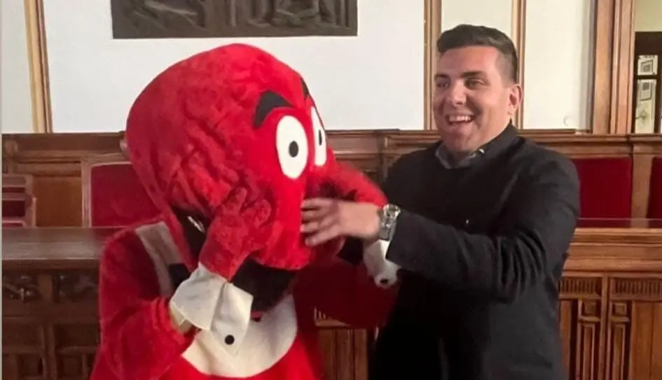 Reggio, al Comune la visita a sorpresa del Gabibbo?