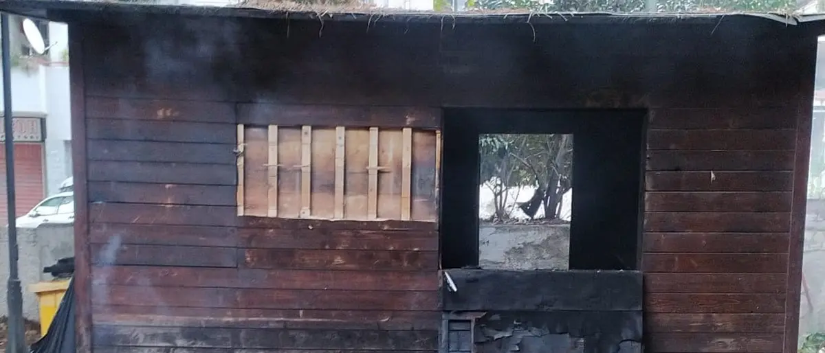Reggio, bruciata la casetta in legno nel giardino di viale Europa