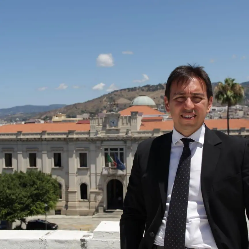 Reggio, Castorina sul campo di calcio ad Archi: «Serve piano straordinario di interventi nella zona Nord»
