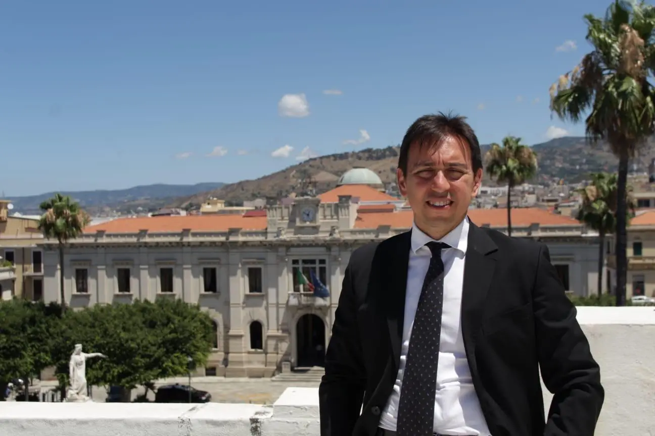 Reggio, Castorina sul campo di calcio ad Archi: «Serve piano straordinario di interventi nella zona Nord»