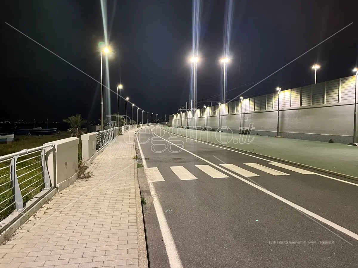 Reggio, la strada fantasma del parco lineare Sud - FOTO