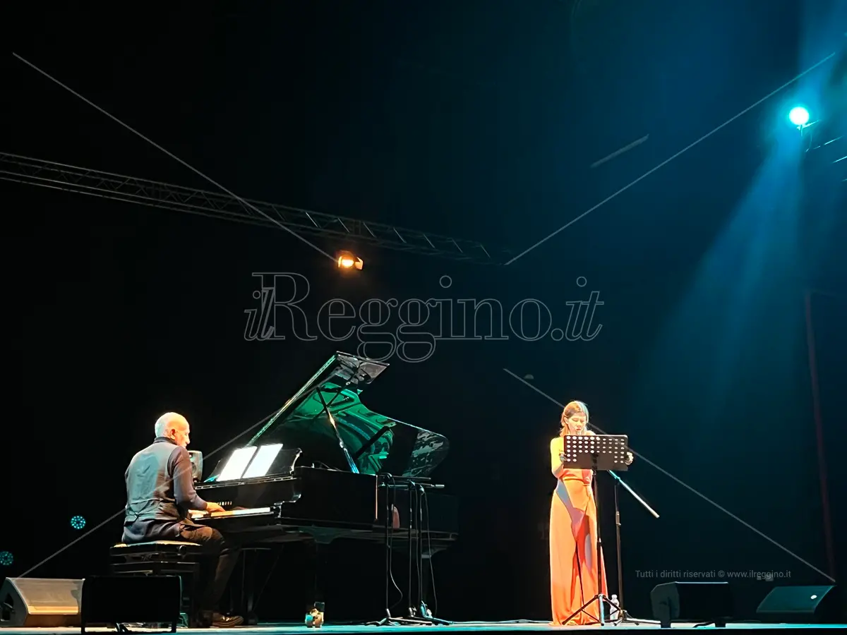 A Palmi Caruso rivive nelle note di Danilo Rea e della narrazione di Barbara Bovoli - FOTO e VIDEO