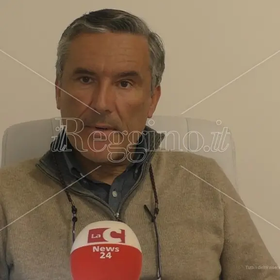 Da Reggio a Crotone, il medico Vincenzo Romeo: «Ho visto la speranza in una bimba che dormiva, forse già sola al mondo» - VIDEO