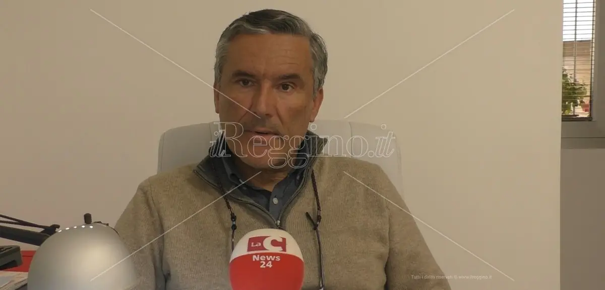 Da Reggio a Crotone, il medico Vincenzo Romeo: «Ho visto la speranza in una bimba che dormiva, forse già sola al mondo» - VIDEO