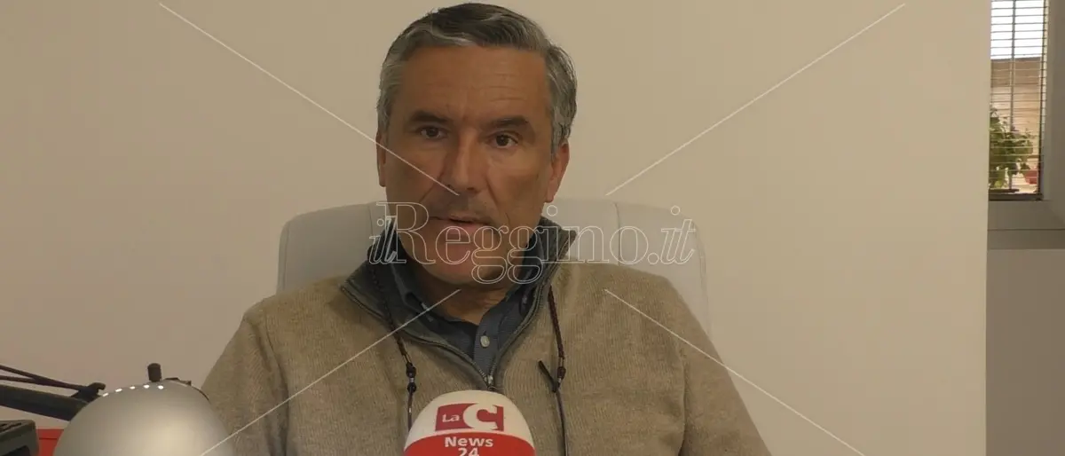 Da Reggio a Crotone, il medico Vincenzo Romeo: «Ho visto la speranza in una bimba che dormiva, forse già sola al mondo» - VIDEO