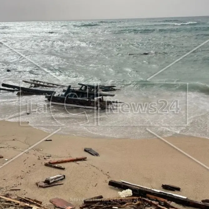 Naufragio migranti a Crotone, arrestato il quarto presunto scafista