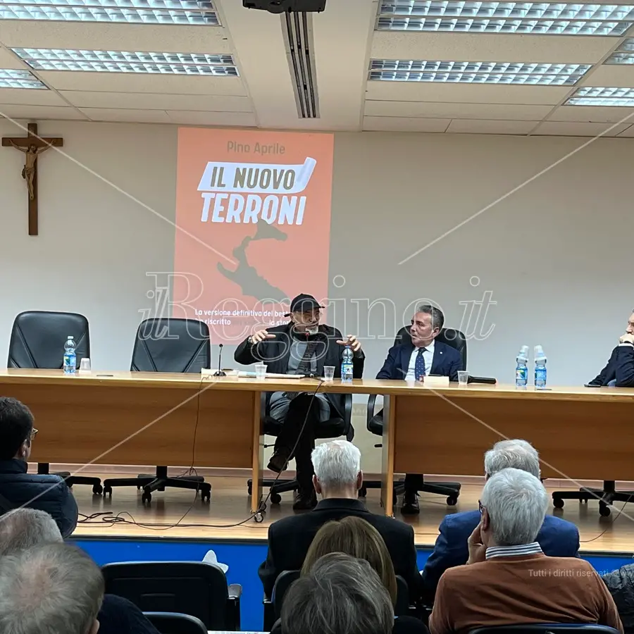 Reggio, Pino Aprile nel Nuovo Terroni: «Noi meridionali non abbiamo conservato l'identità»