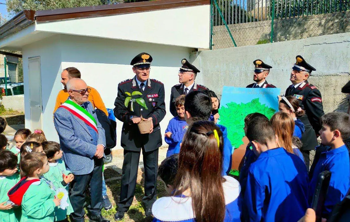 Martone, piantato l'albero di Falcone da alunni e carabinieri