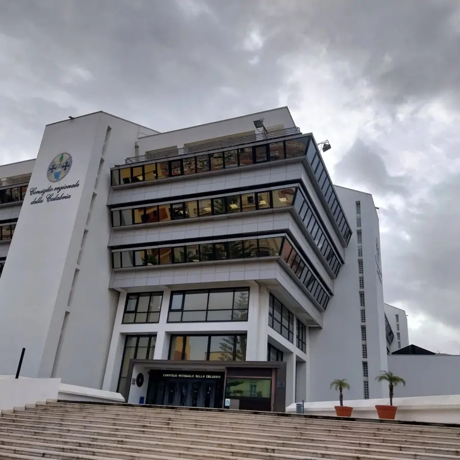 Questione di fiducia sui Consorzi, Pd: «Ennesimo atto di arroganza»