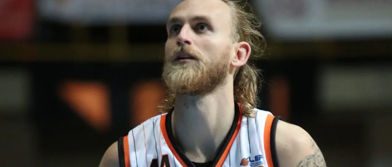 Basket, la Viola dura solo un quarto contro Orzinuovi: neroarancio ko 53-81